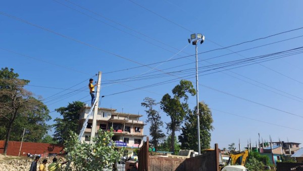 प्राधिकरणले काटिदियो चन्द्रपुर र गुजारा नगरपालिकाभित्रका सडक बत्ती